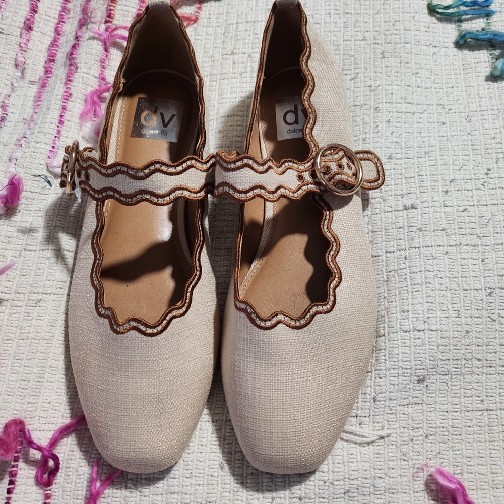 DV Dolce Vita Myorka Mary Jane Flats Beige Scalloped Square Toe Shoes Size 8